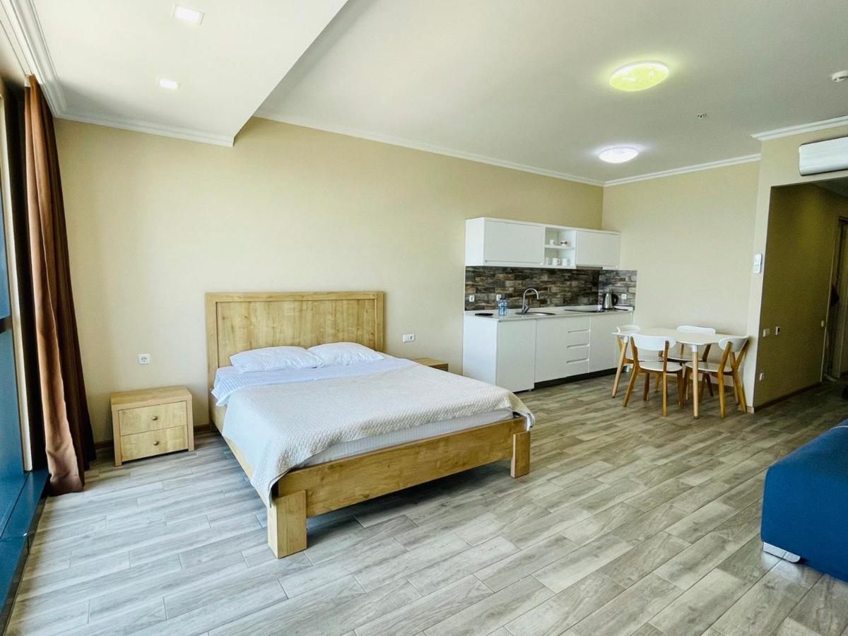 Balmaral Apart Hotel Batumi Esterno foto
