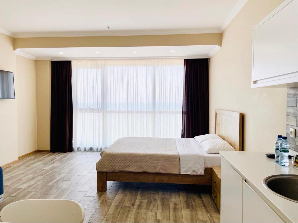 Balmaral Apart Hotel Batumi Esterno foto