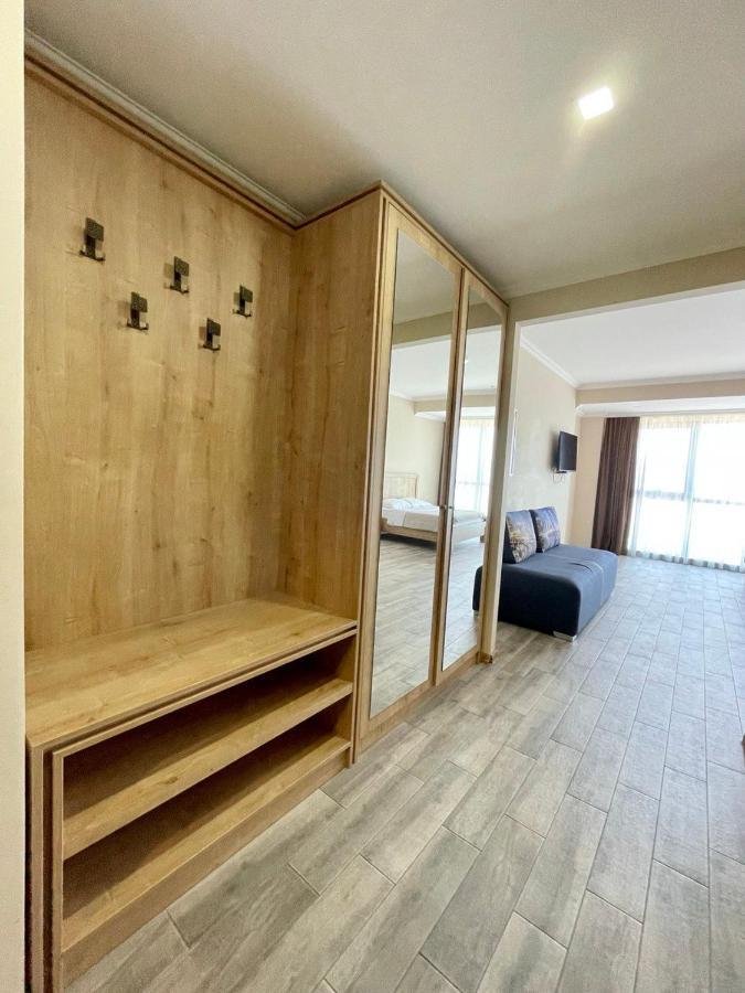 Balmaral Apart Hotel Batumi Esterno foto