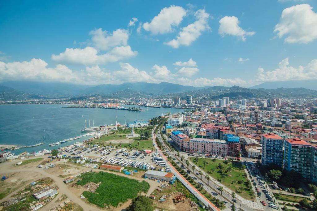 Balmaral Apart Hotel Batumi Esterno foto
