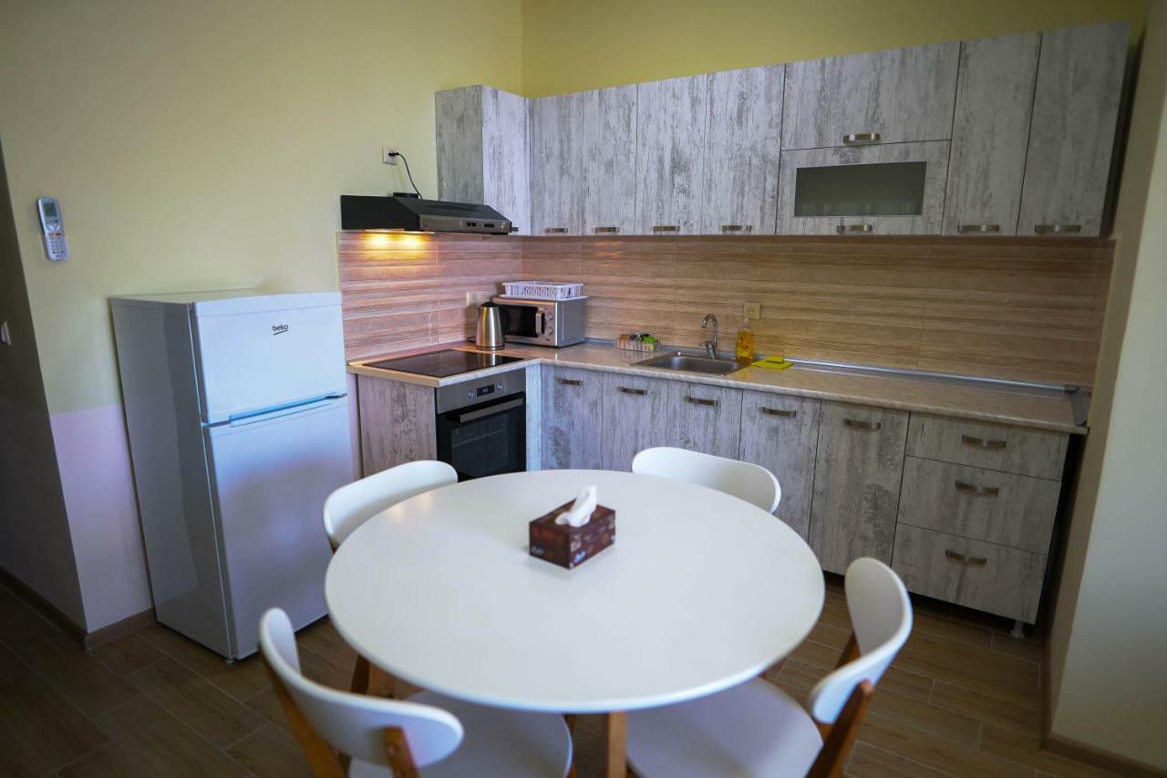 Balmaral Apart Hotel Batumi Esterno foto