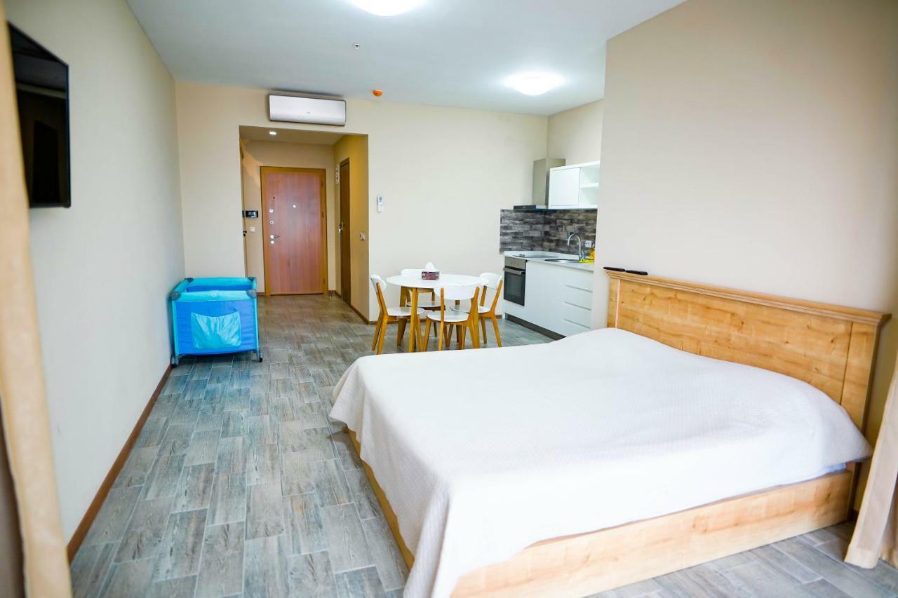 Balmaral Apart Hotel Batumi Esterno foto