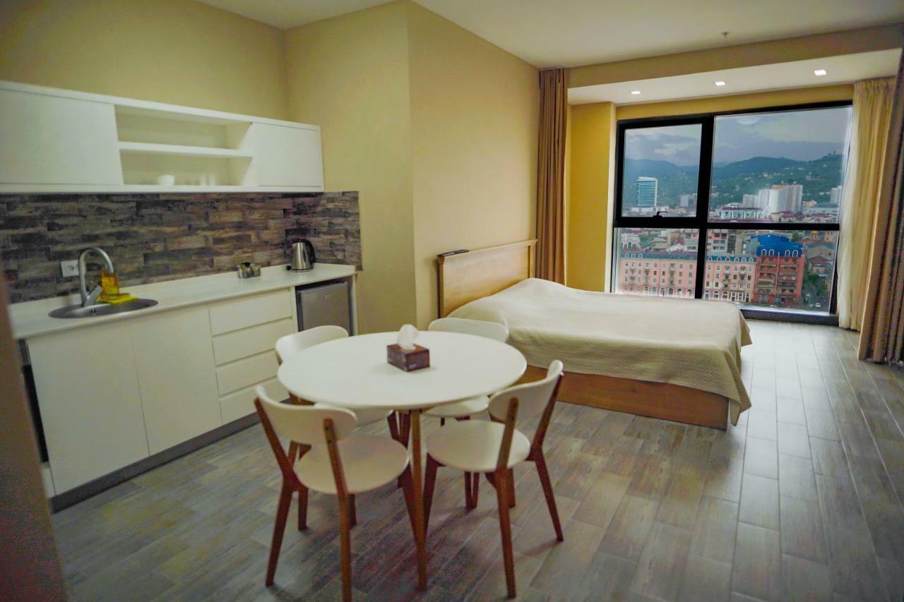 Balmaral Apart Hotel Batumi Esterno foto